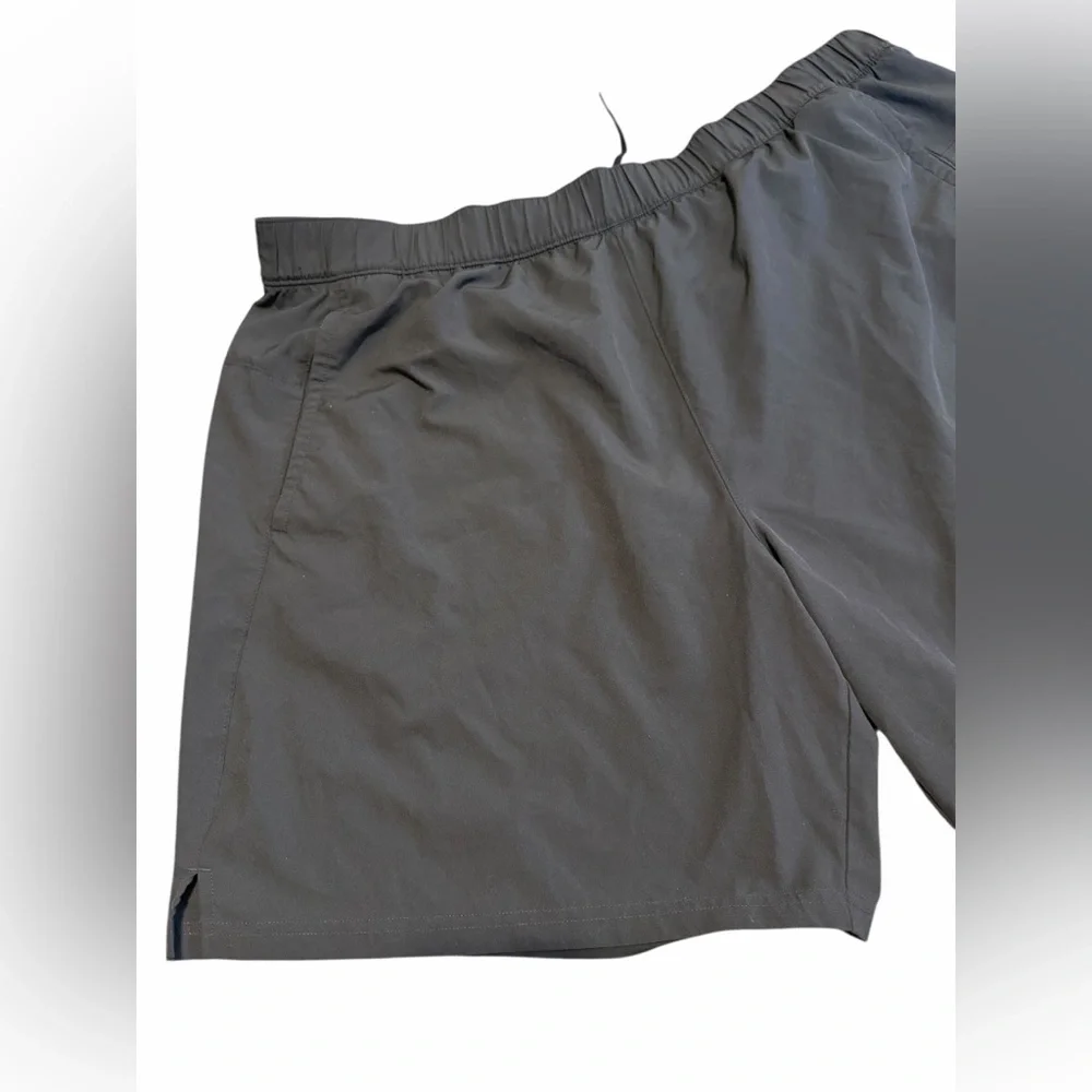 Old Navy Men’s Essential Woven Workout Shorts 7 Inch Inseam